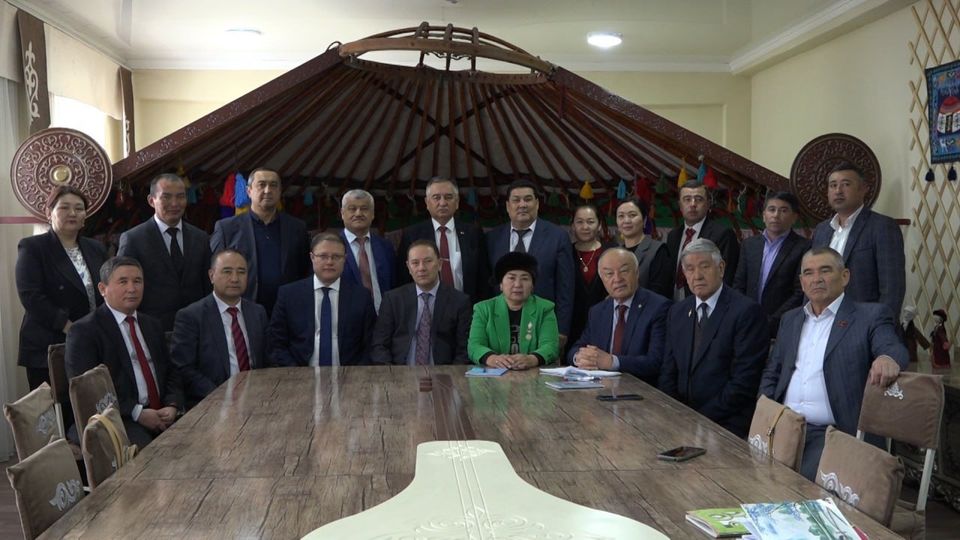 Өзбекстан Республикасынын Ош шаарындагы башкы консулу Ахмедов Зафарбек Шавкатович, “Ватандошлар” коомдук фондунун башкармалыгынын төрагасы саттаров Одилжан Бердимуратович баштаган сый коноктор келишти.