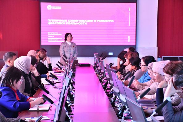 Университеттин түзүм жетекчилери үчүн квалификацияны жогорулатуу боюнча 100 сааттык семинар уюштурулду